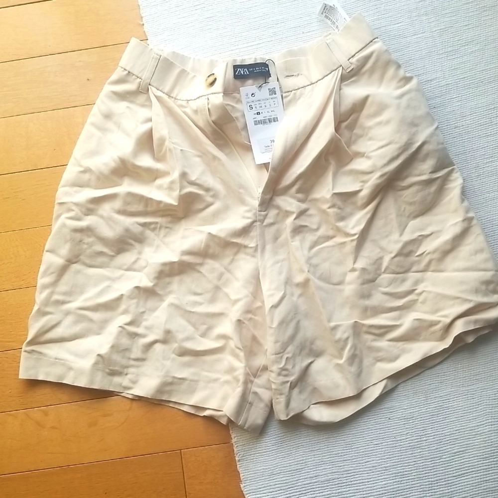 Zara Brand New Cream Shorts Small